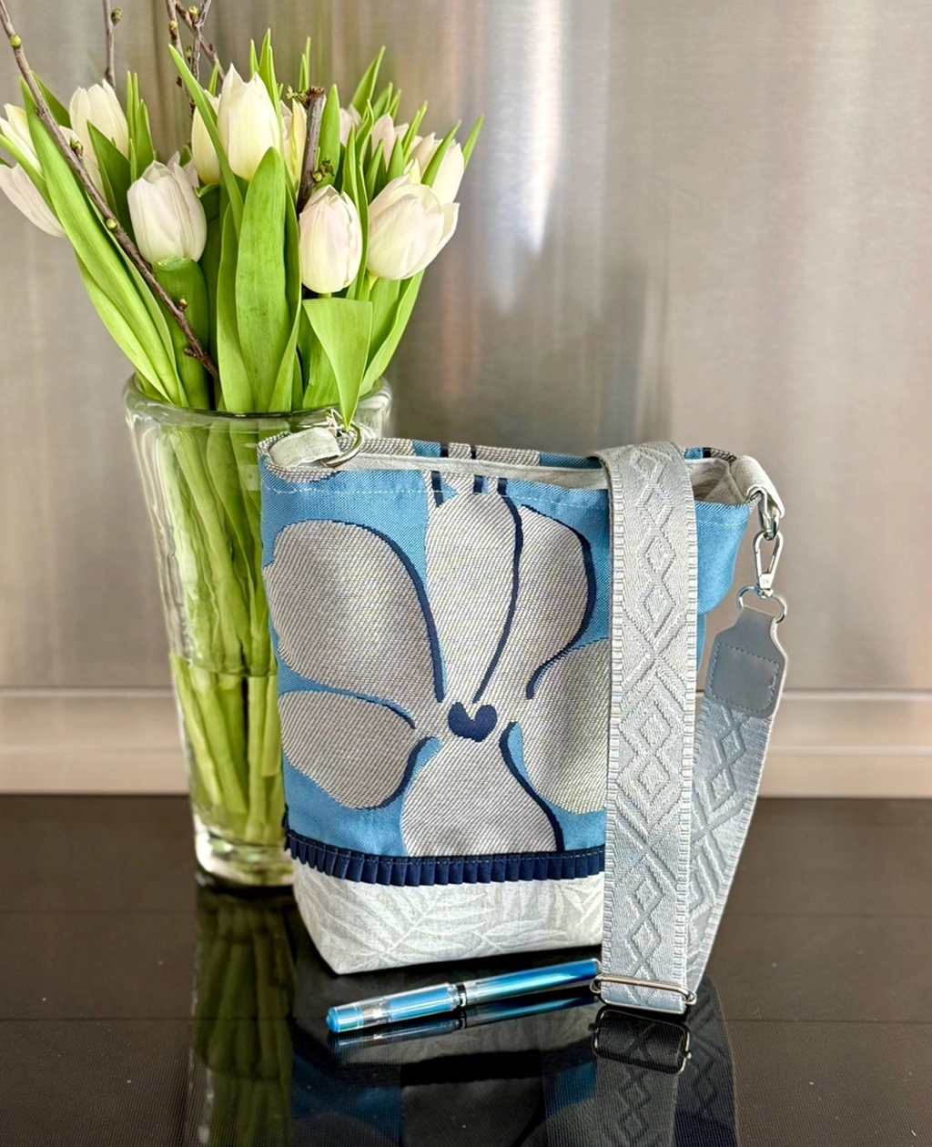 handgemachte Shopper-Tasche Swiss Made aus Möbelstoff